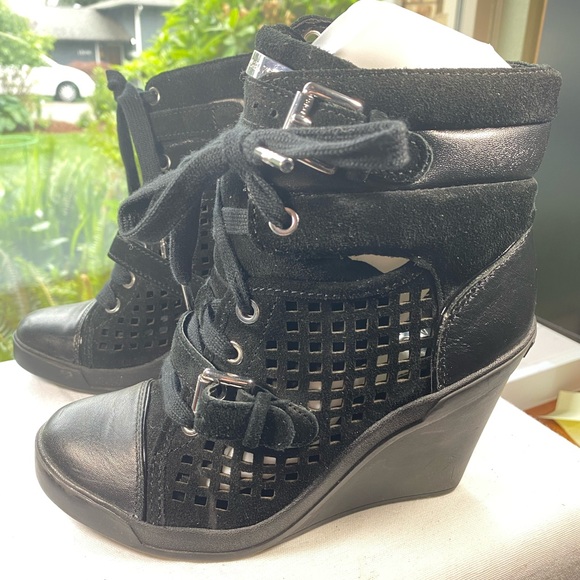 Women's Michael Kors Ankle Boots Size 5.5 Wedge - Picture 2 of 5